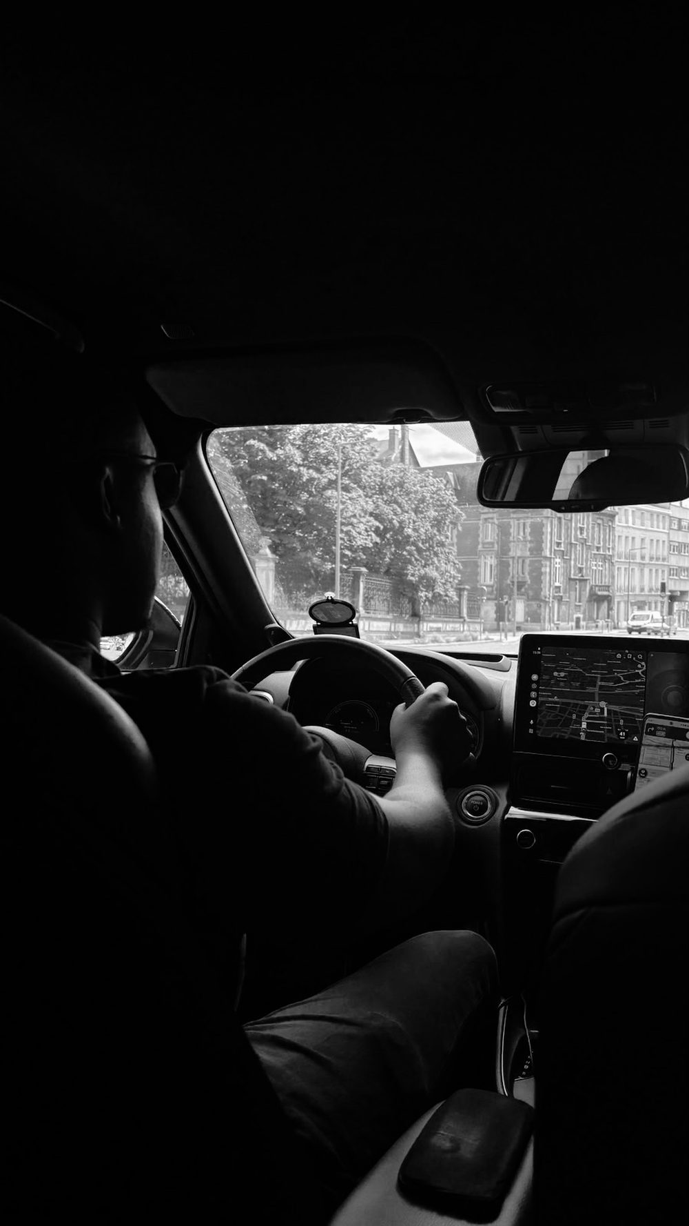 Chauffeur VTC Elbeuf au volant à Rouen